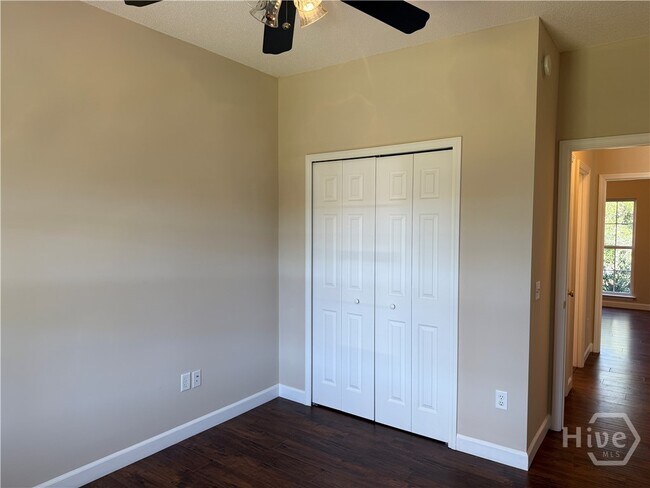 Building Photo - 107 Willow Point Cir