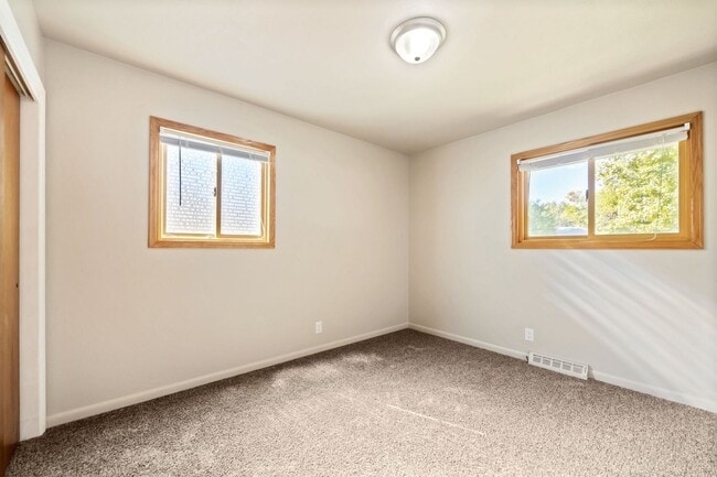 Building Photo - 3 Bedroom Ranch Home North of Lake Loveland