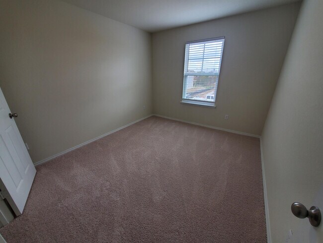 Building Photo - 743 Retama Pass
