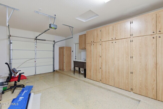 Building Photo - 6206 W Buckhorn Trail