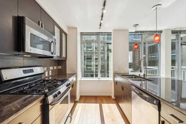Building Photo - 1 bedroom in Seattle WA 98101
