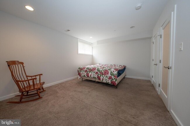 Building Photo - 601 Poplar St