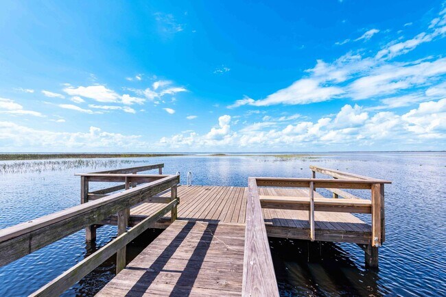 Building Photo - St. Cloud 4 Bedroom, 4 Bathroom Pool Home with Lake View