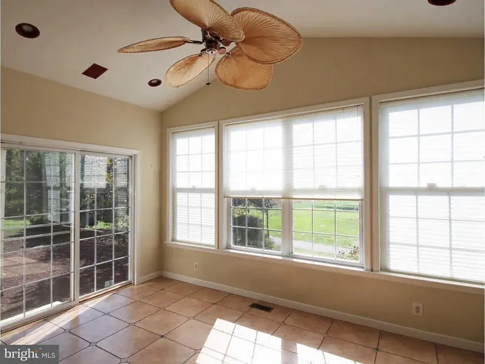 Sun Room - 1006 Glendevon Dr