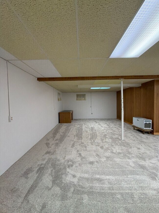 Building Photo - Country Living with Convenient Access 3 Bedroom Brick Ranch Home in Goshen