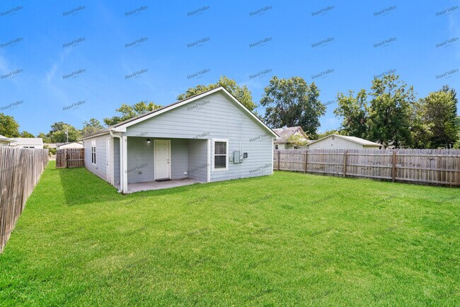 Building Photo - 4822 S 32nd W Ave