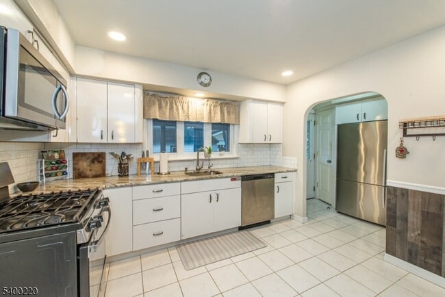 Building Photo - 38B Park Ave