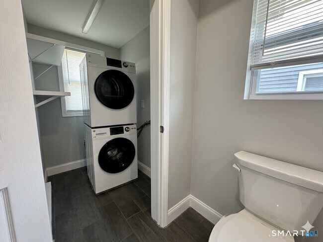 Building Photo - 105 Churchill St