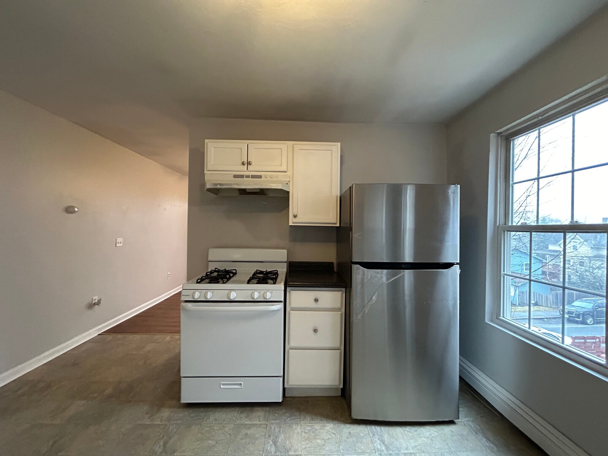 Building Photo - 4 Carlstad St