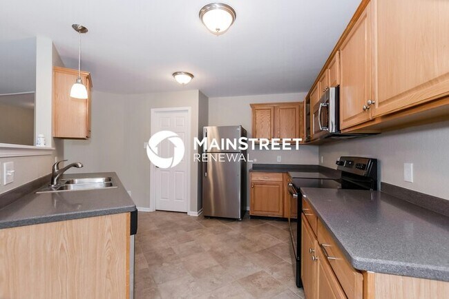 Building Photo - 4 Bedroom Pet-Friendly Home in Charlotte, NC with Main Street Renewal