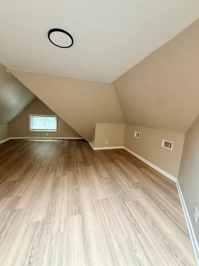 Building Photo - 1437 Hepburn Ave