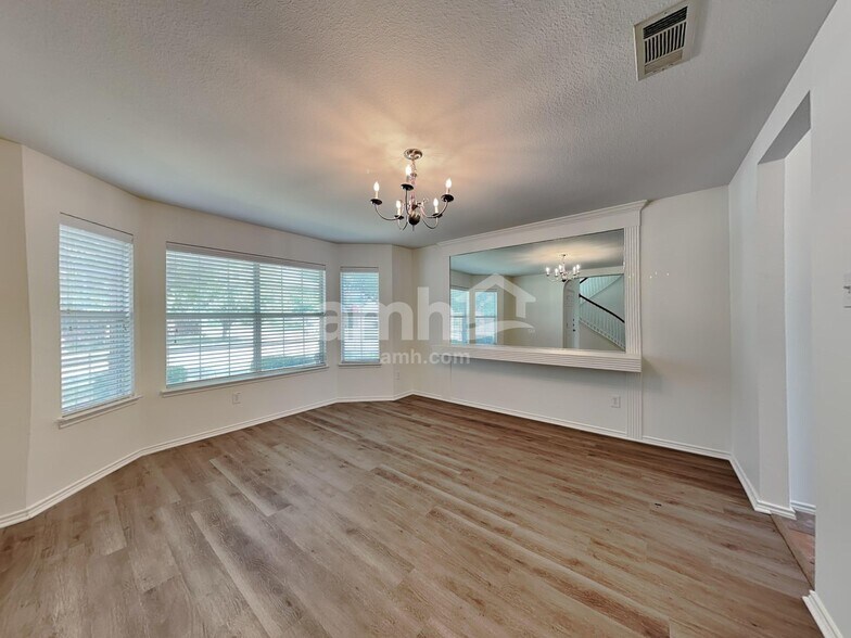 Building Photo - 101 Foxtail Ct