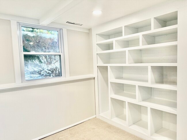 Building Photo - 619 41st St