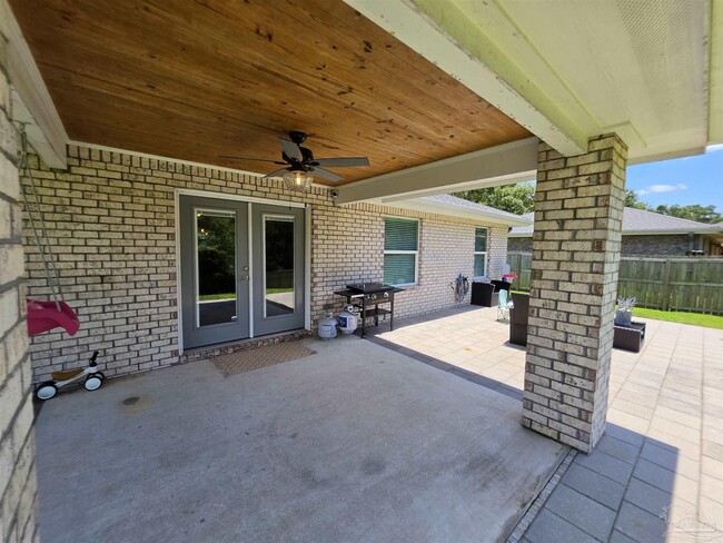 Building Photo - 5565 Riviera Dr