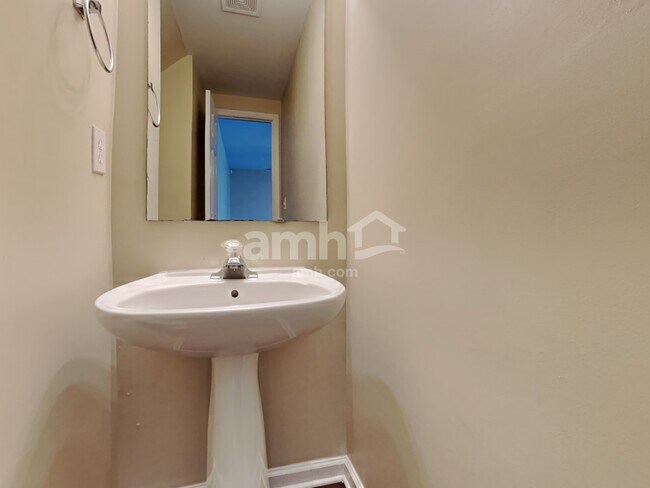 Building Photo - 190 Royalton Rd