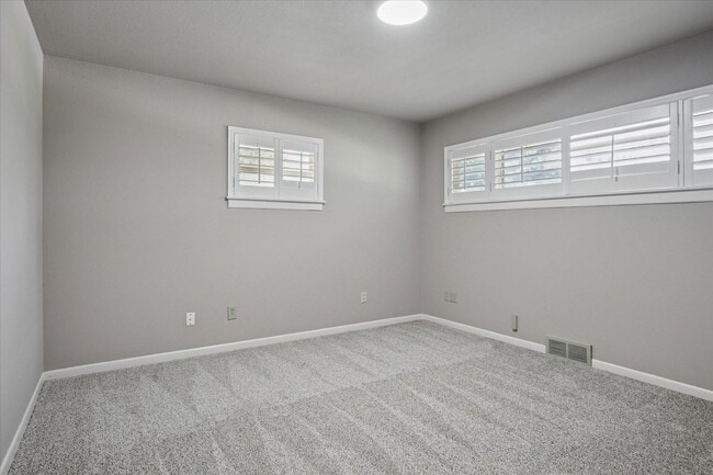 Building Photo - 6441 Linden Ln