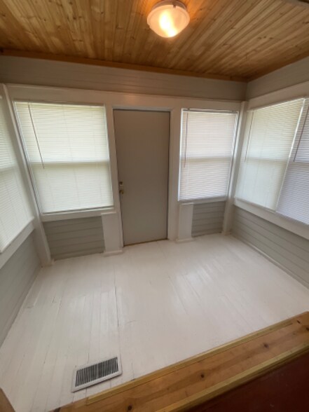 Building Photo - 416 E Hillside Dr