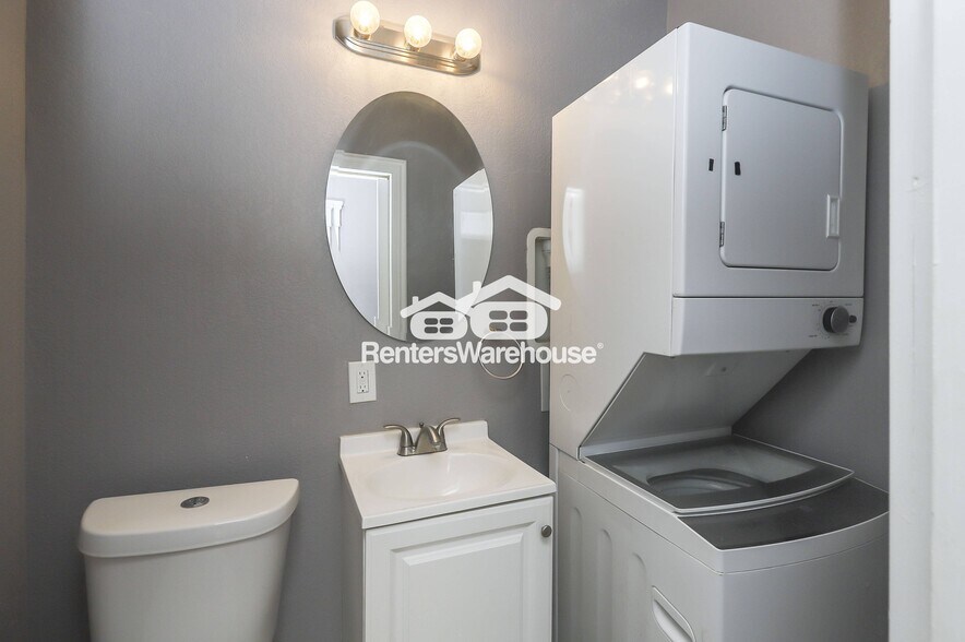 Building Photo - 4105 Oak St