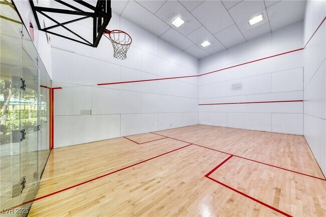 Building Photo - 270 E Flamingo Rd