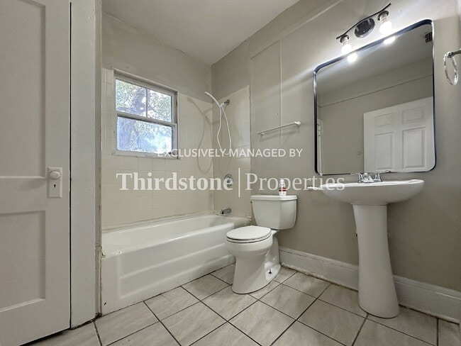 Building Photo - 920 Alderside St