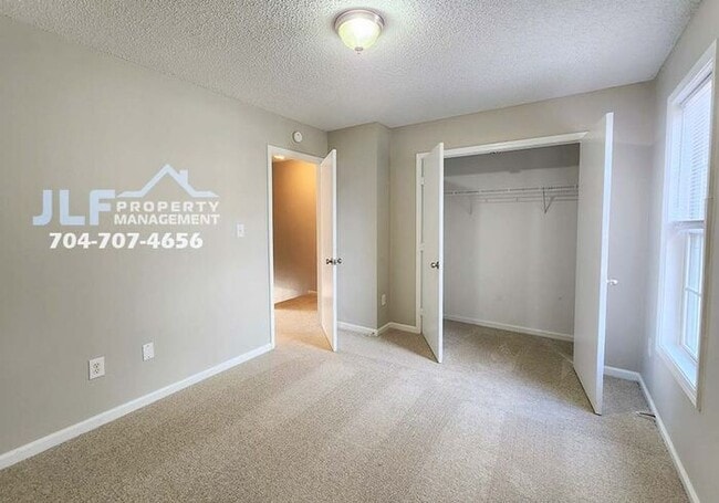 Building Photo - Full Brick Townhouse in Highly Desirable C...