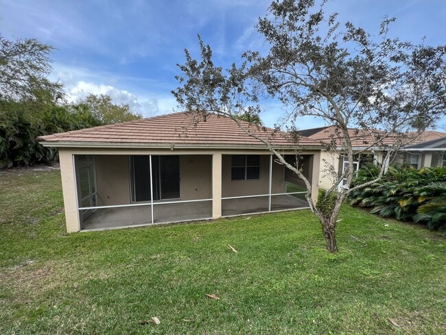 Building Photo - * Coming Soon* 2 Bedroom with Den, 2 Bath in Lake Forest in Saint Lucie west