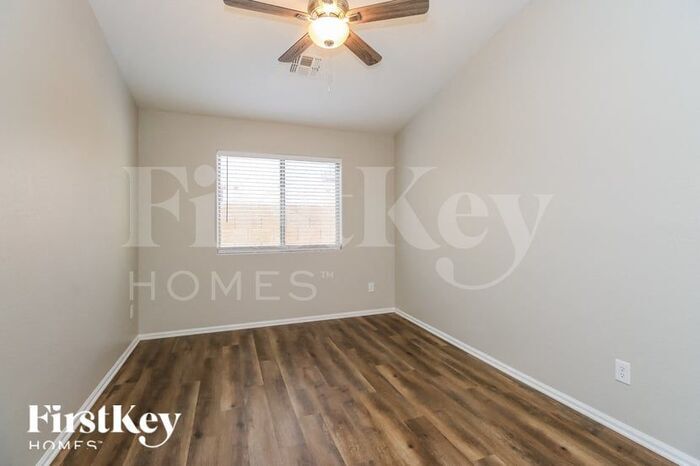 Building Photo - 1417 E Jeanne Ln