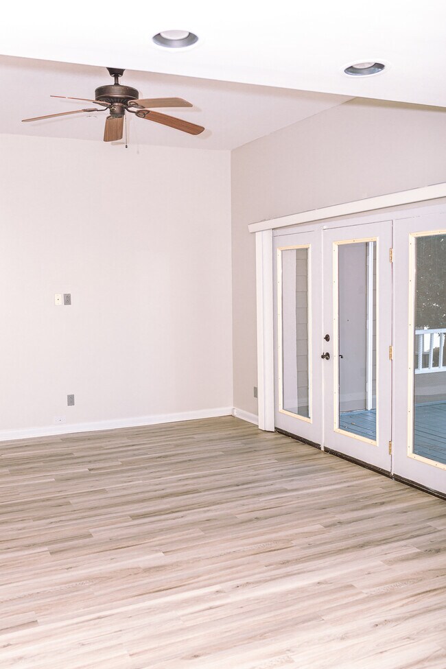 Building Photo - 9808 Emerald Point Dr