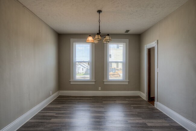Building Photo - 5 Bedroom 2.5 Bath Midtown Home