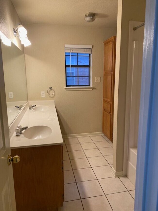 Building Photo - 4500 John David Dr