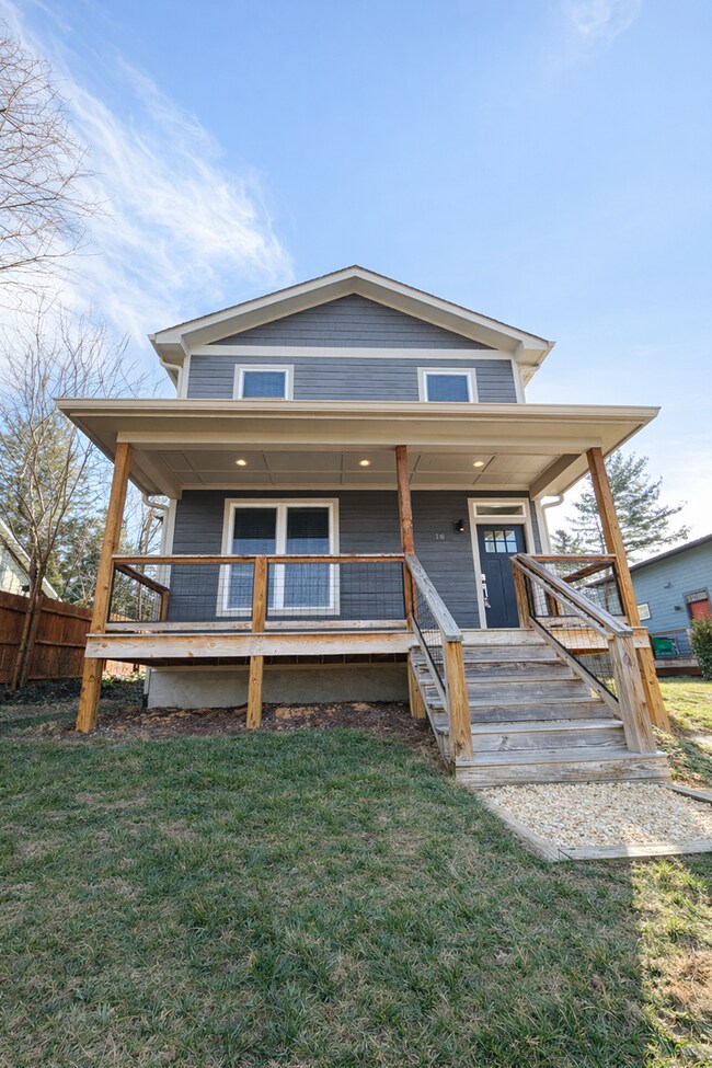 Building Photo - West Asheville Rental!