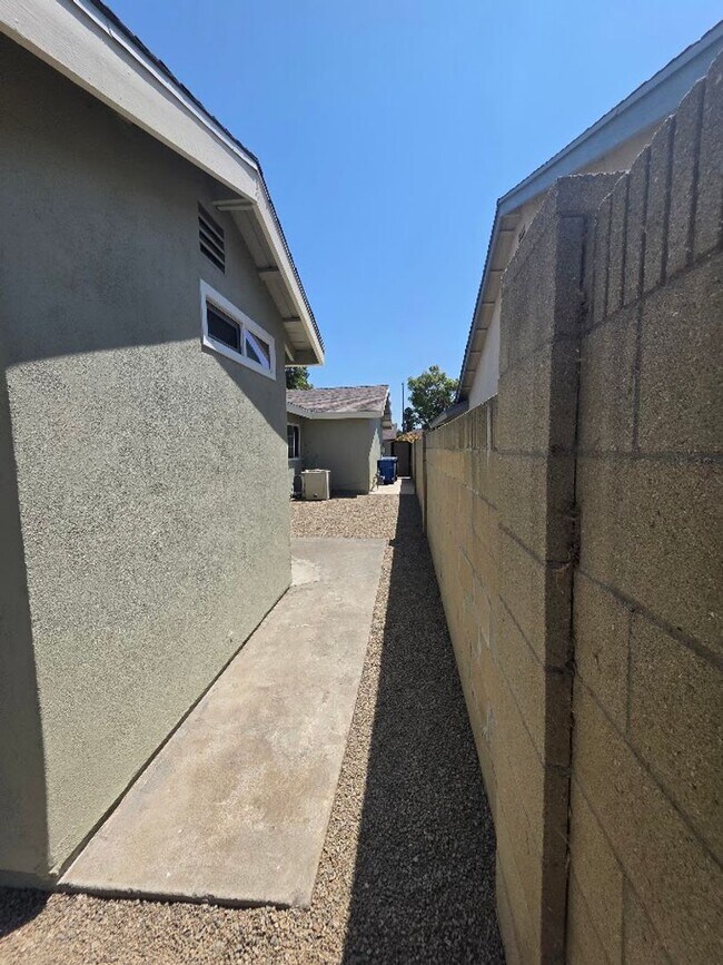 Building Photo - 12947 Arabella Pl