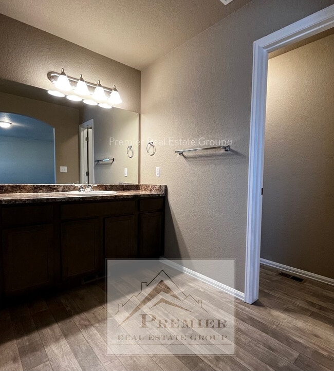 Building Photo - 7773 Sand Lake Heights