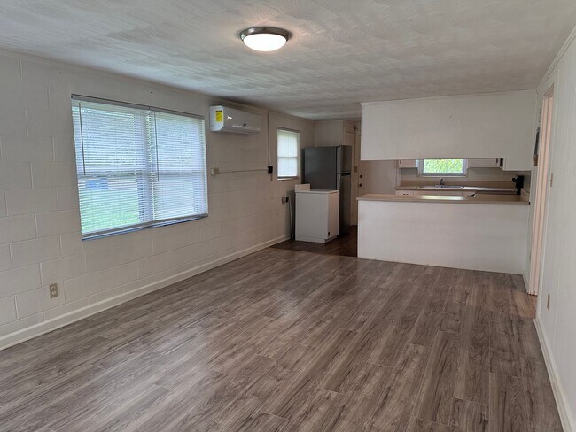 Building Photo - For Rent – $1,100/month | 2 Bed | 1 Bath