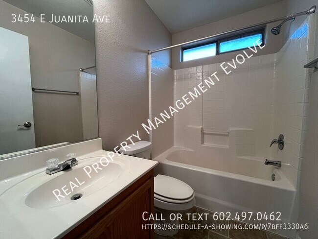 Building Photo - Lovely Gilbert Home!