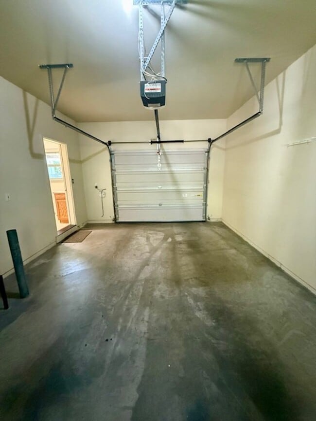 Building Photo - 1399 NW Fort Clatsop St