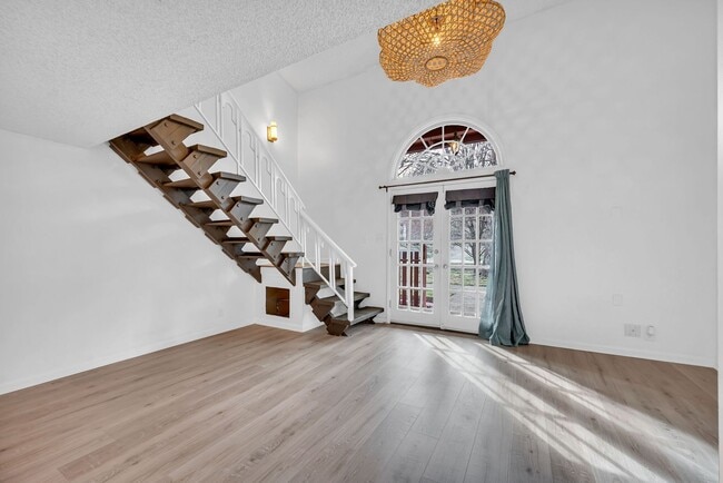 Building Photo - Great corner studio location in Belle Forest.