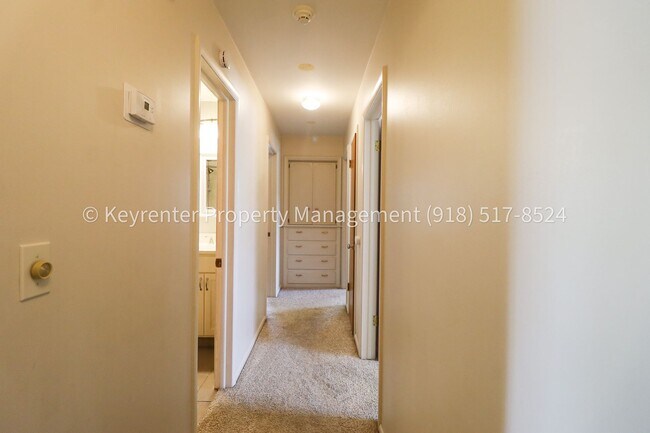Building Photo - LARGE | 3 Bed | 2 Bath | Midtown Tulsa