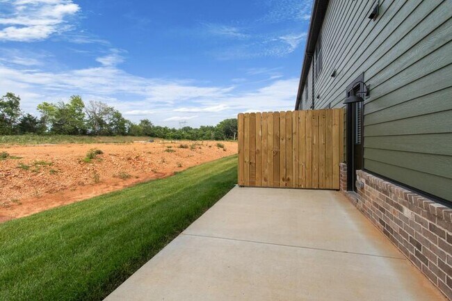 Building Photo - 303 Jonathan Wade Cir