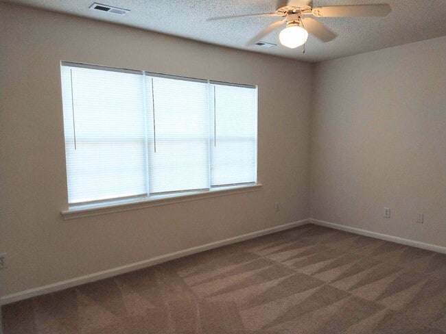 Building Photo - 63 Pirates Cove Dr