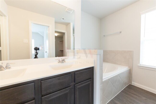 Building Photo - 2906 Orchid Ranch Dr