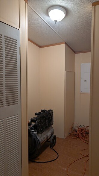 Laundry room - 291 Pebble Ln