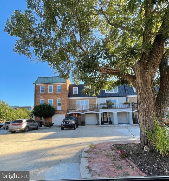 Building Photo - 602 H St SW