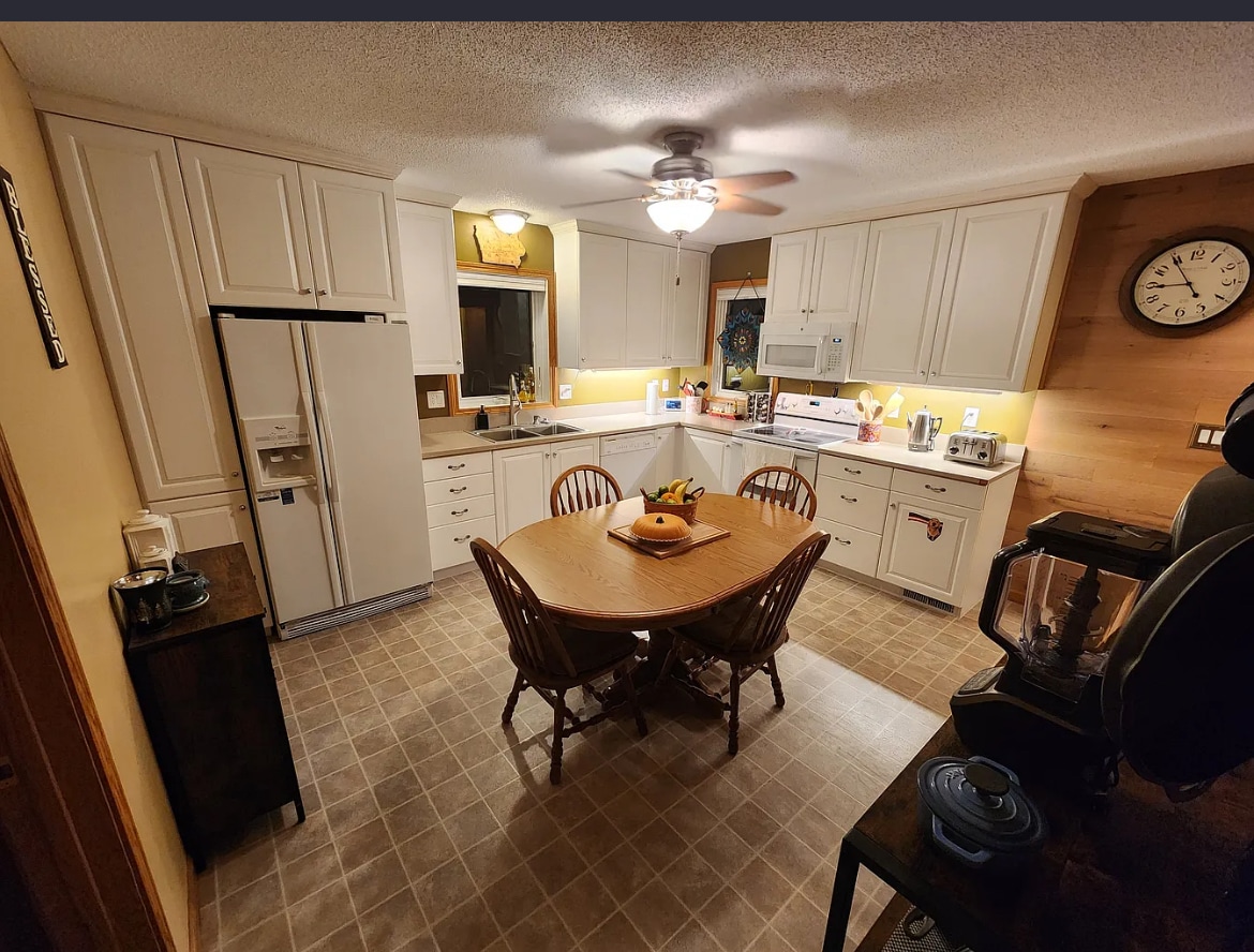 Building Photo - 210 NE 12th Street Pl