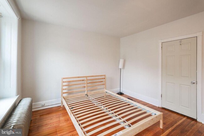 Building Photo - 295 Hermitage St
