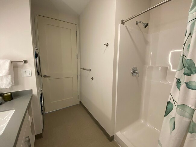 Building Photo - 409 Elm St