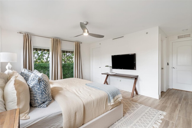 Building Photo - 630 SE 15th St