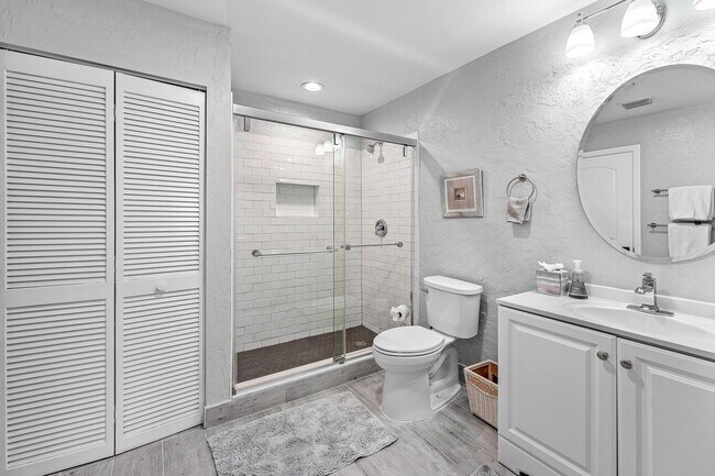 Building Photo - 858 Windermere Way