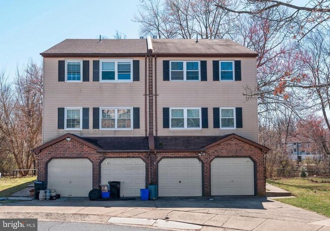 Building Photo - 13093 Blakeslee Dr