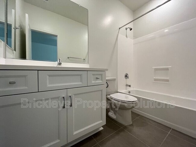 Building Photo - 265 E Balsam Dr